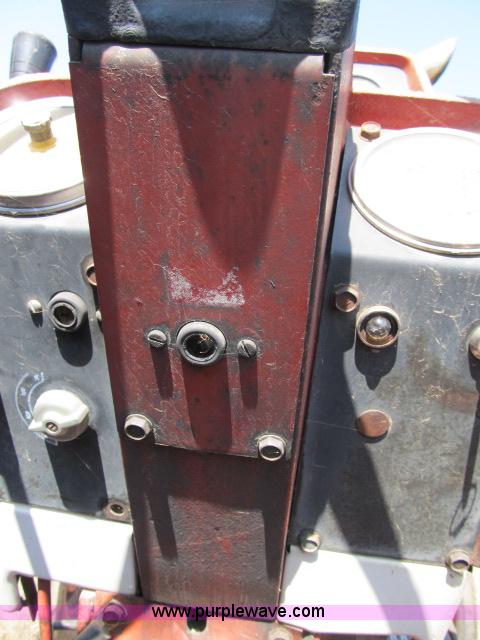 image for item I9539 1973 International 1466 tractor