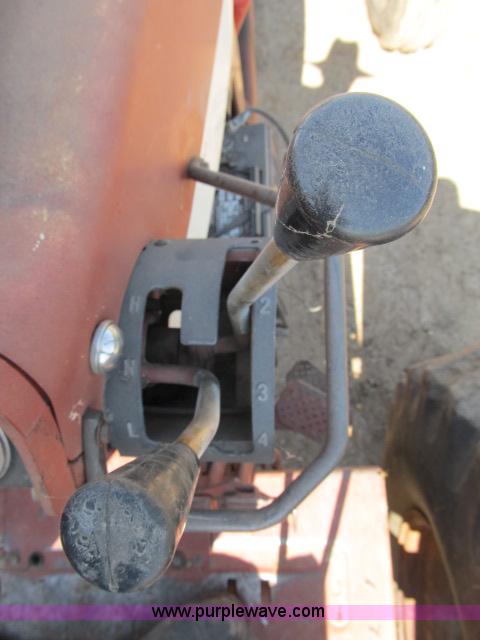 image for item I9539 1973 International 1466 tractor