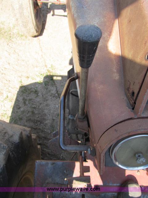 image for item I9539 1973 International 1466 tractor