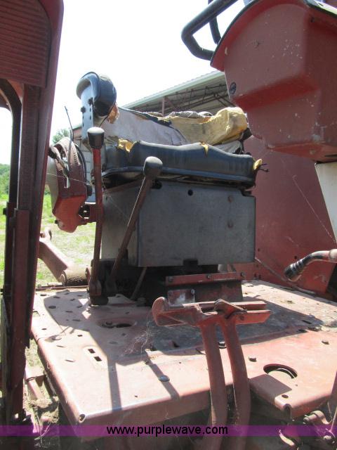 image for item I9539 1973 International 1466 tractor