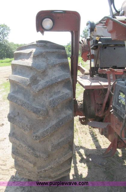 image for item I9539 1973 International 1466 tractor
