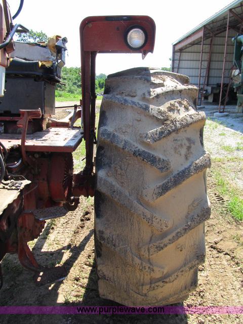 image for item I9539 1973 International 1466 tractor