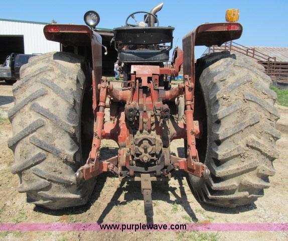 image for item I9539 1973 International 1466 tractor