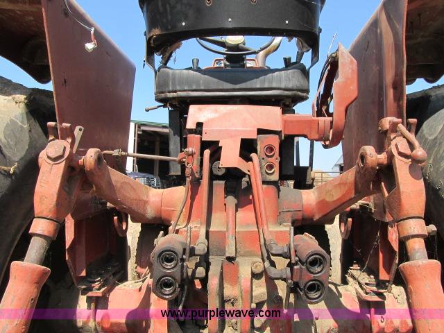 image for item I9539 1973 International 1466 tractor