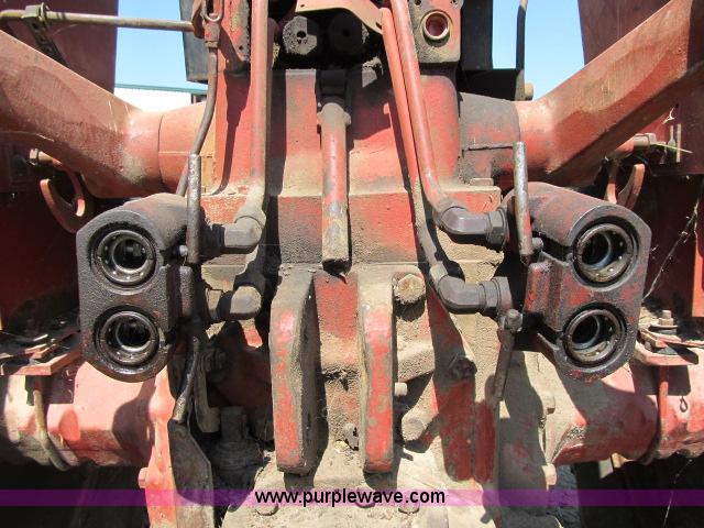 image for item I9539 1973 International 1466 tractor