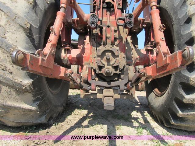 image for item I9539 1973 International 1466 tractor
