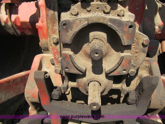 image for item I9539 1973 International 1466 tractor