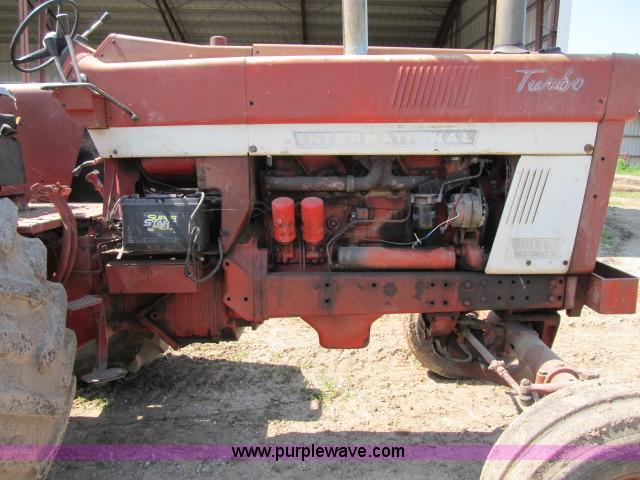 image for item I9539 1973 International 1466 tractor