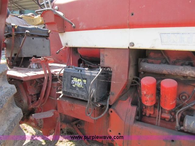 image for item I9539 1973 International 1466 tractor