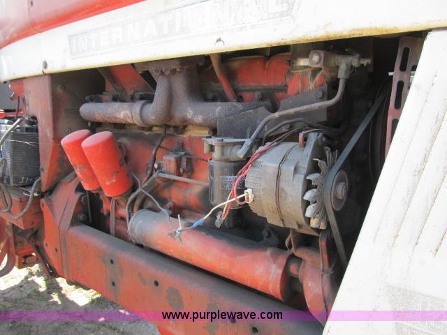 image for item I9539 1973 International 1466 tractor