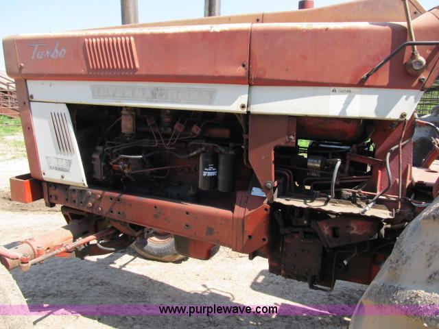 image for item I9539 1973 International 1466 tractor