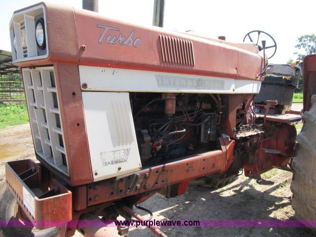 image for item I9539 1973 International 1466 tractor