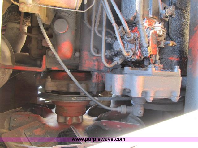 image for item I9539 1973 International 1466 tractor