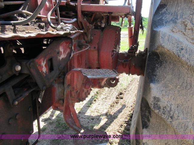 image for item I9539 1973 International 1466 tractor