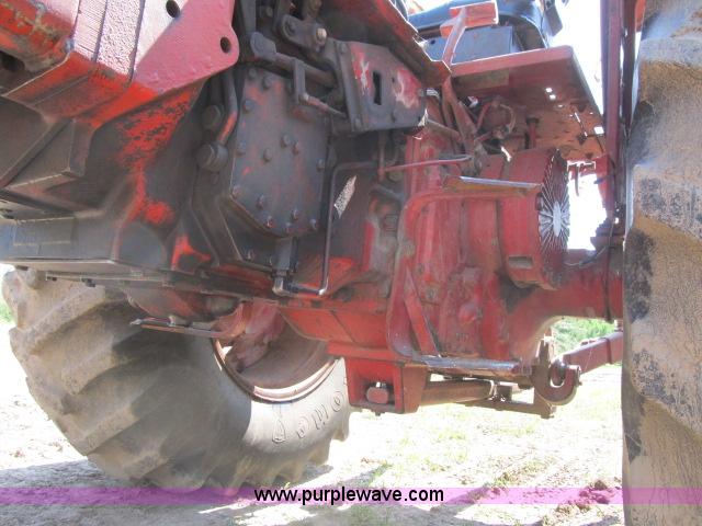 image for item I9539 1973 International 1466 tractor