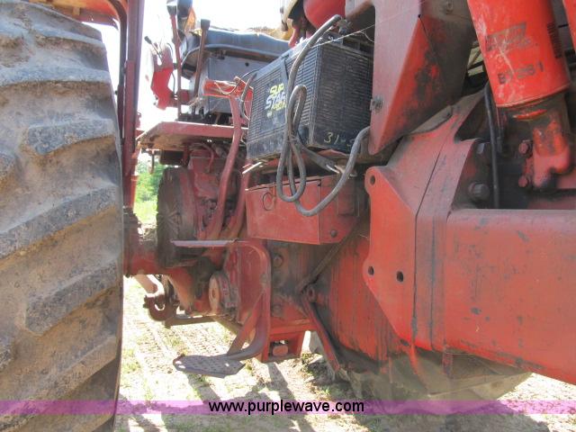 image for item I9539 1973 International 1466 tractor