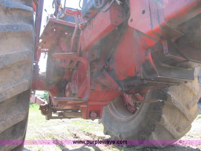 image for item I9539 1973 International 1466 tractor