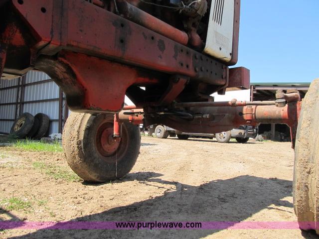 image for item I9539 1973 International 1466 tractor