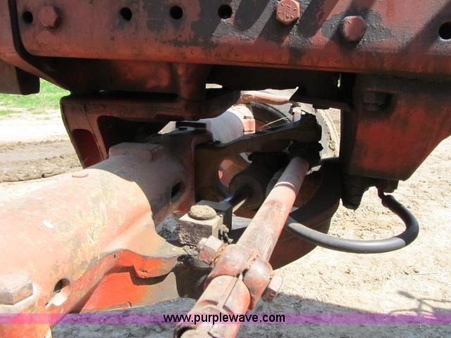 image for item I9539 1973 International 1466 tractor