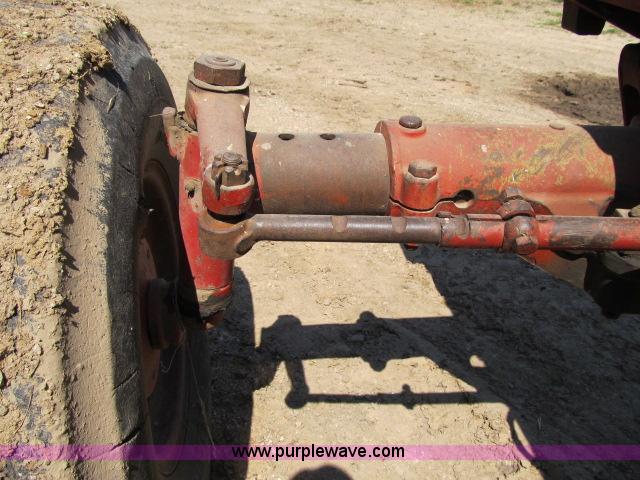 image for item I9539 1973 International 1466 tractor