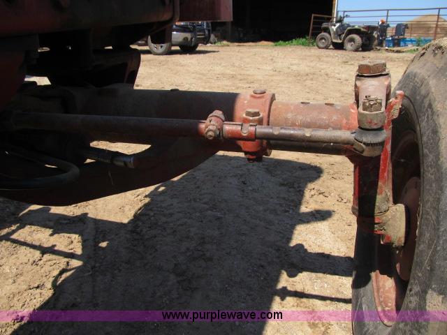 image for item I9539 1973 International 1466 tractor