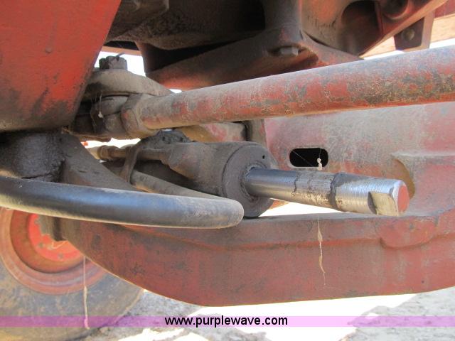 image for item I9539 1973 International 1466 tractor