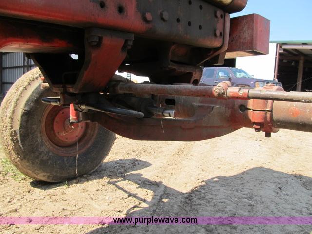 image for item I9539 1973 International 1466 tractor