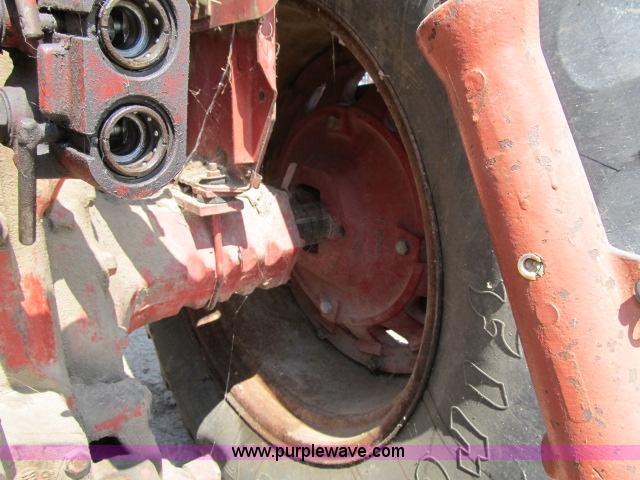 image for item I9539 1973 International 1466 tractor