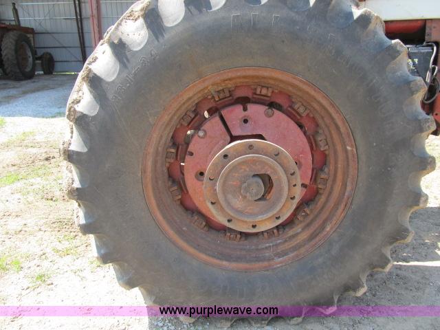 image for item I9539 1973 International 1466 tractor