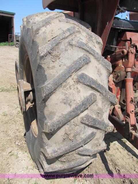 image for item I9539 1973 International 1466 tractor