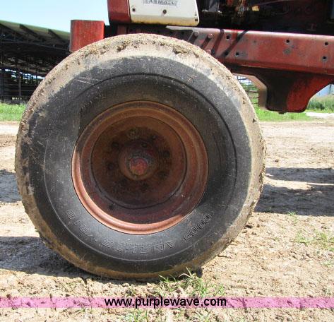 image for item I9539 1973 International 1466 tractor