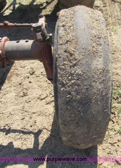 image for item I9539 1973 International 1466 tractor