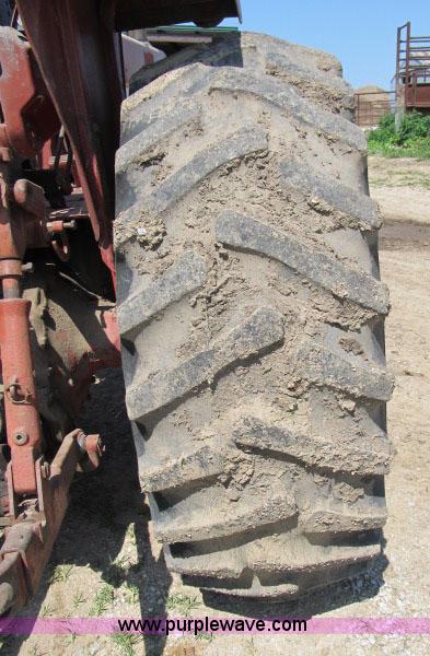 image for item I9539 1973 International 1466 tractor