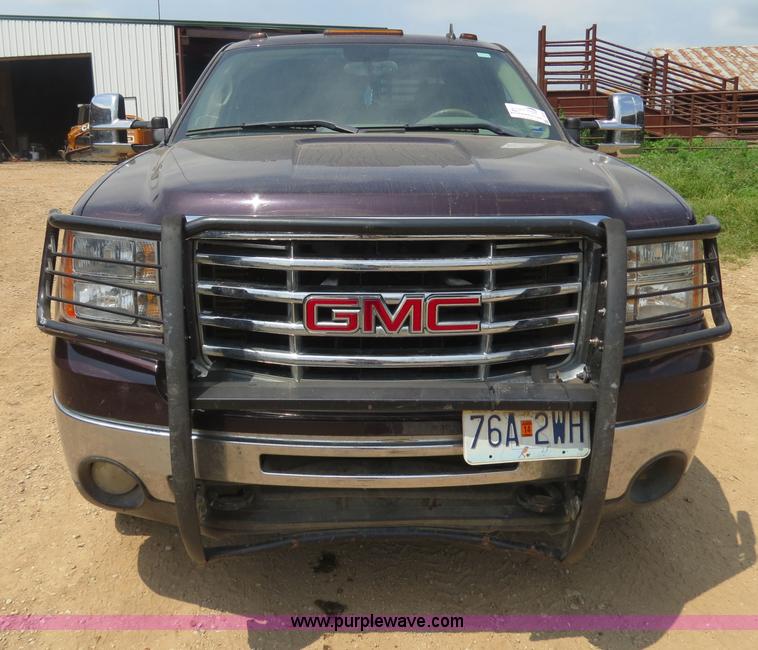 image for item I9542 2008 GMC Sierra 3500HD Crew Cab flatbed truck