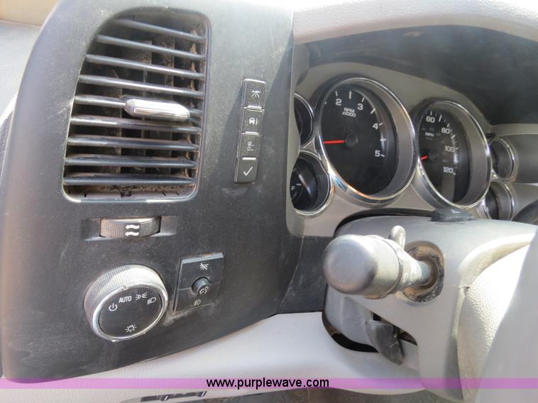 image for item I9542 2008 GMC Sierra 3500HD Crew Cab flatbed truck