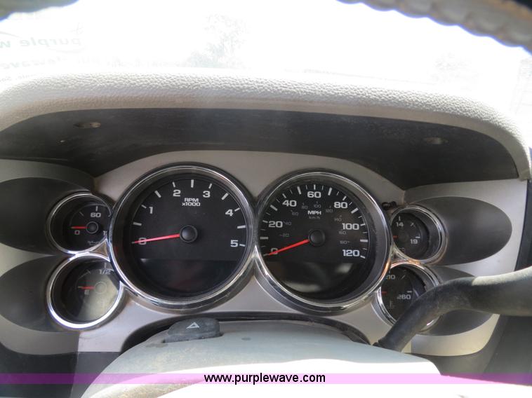 image for item I9542 2008 GMC Sierra 3500HD Crew Cab flatbed truck