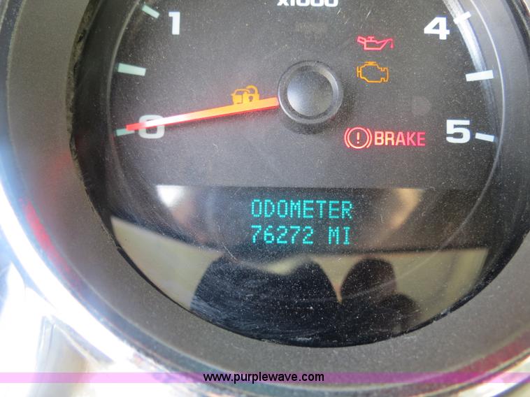 image for item I9542 2008 GMC Sierra 3500HD Crew Cab flatbed truck