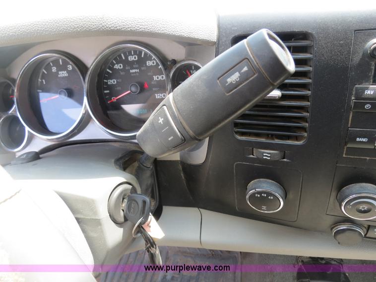 image for item I9542 2008 GMC Sierra 3500HD Crew Cab flatbed truck