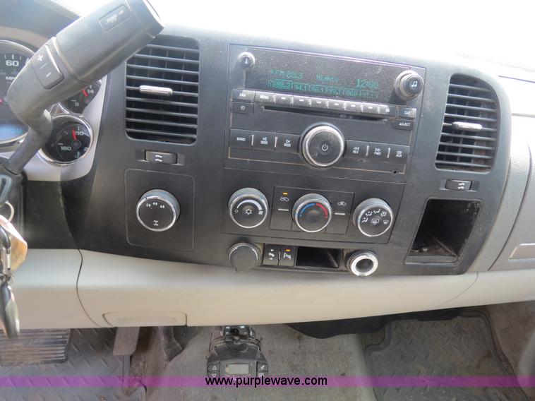 image for item I9542 2008 GMC Sierra 3500HD Crew Cab flatbed truck