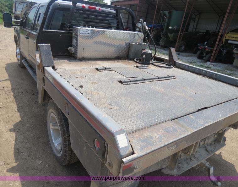 image for item I9542 2008 GMC Sierra 3500HD Crew Cab flatbed truck