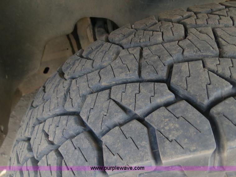 image for item I9542 2008 GMC Sierra 3500HD Crew Cab flatbed truck