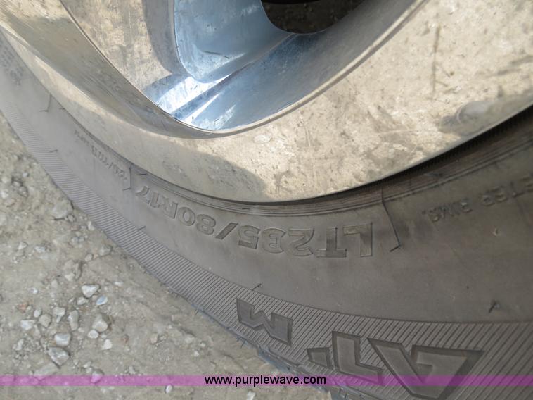 image for item I9542 2008 GMC Sierra 3500HD Crew Cab flatbed truck