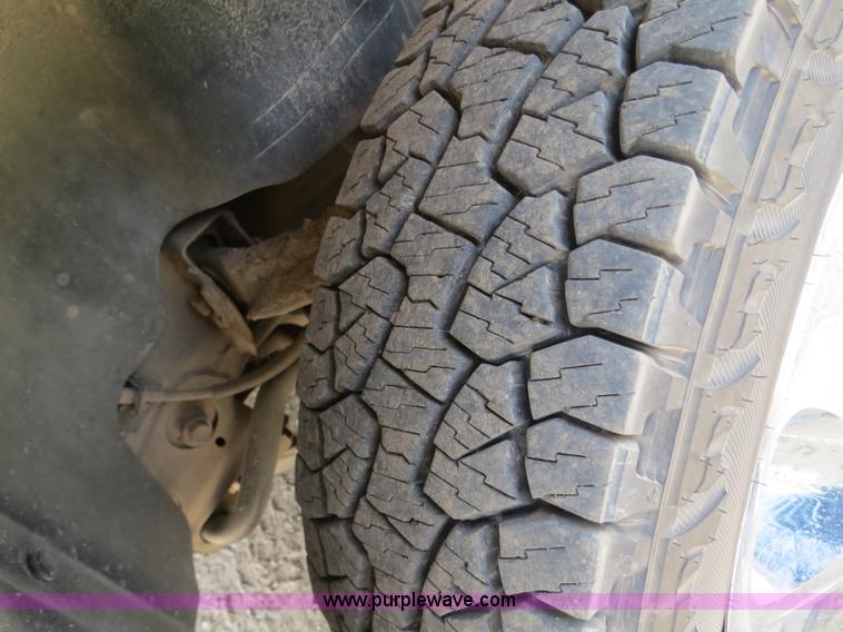 image for item I9542 2008 GMC Sierra 3500HD Crew Cab flatbed truck