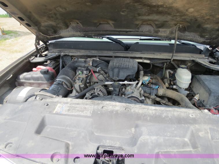 image for item I9542 2008 GMC Sierra 3500HD Crew Cab flatbed truck