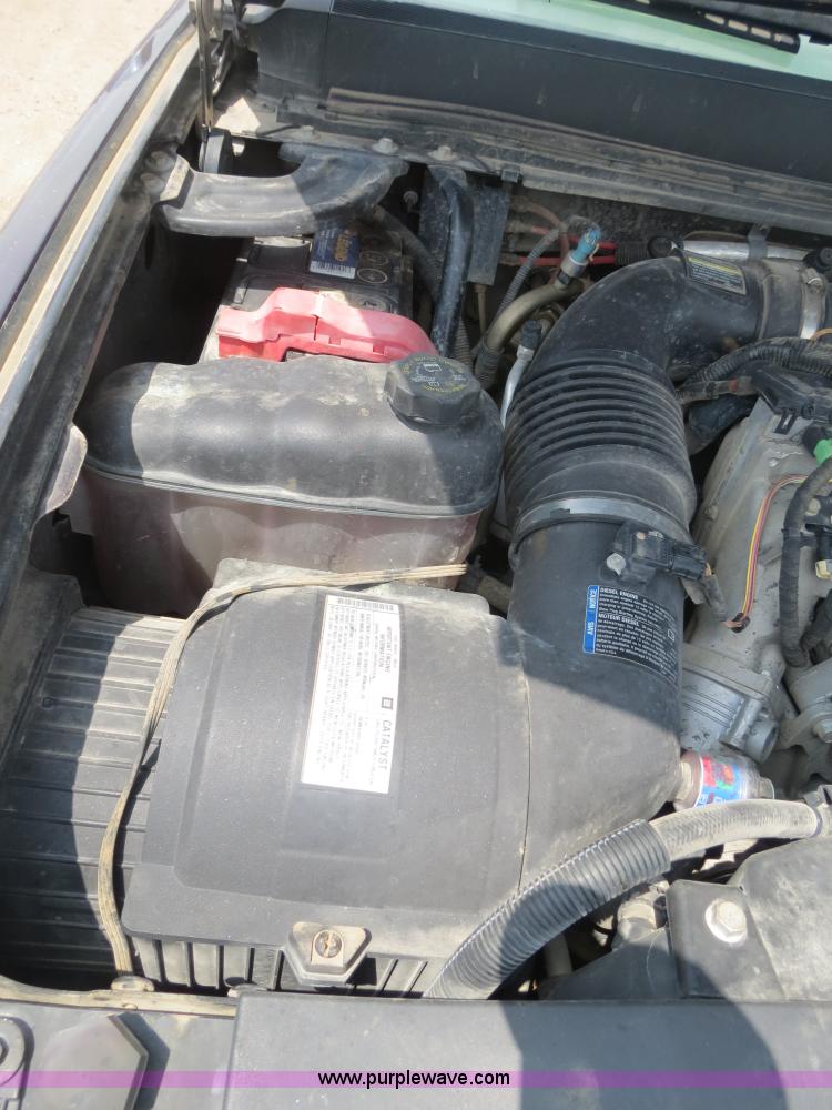 image for item I9542 2008 GMC Sierra 3500HD Crew Cab flatbed truck