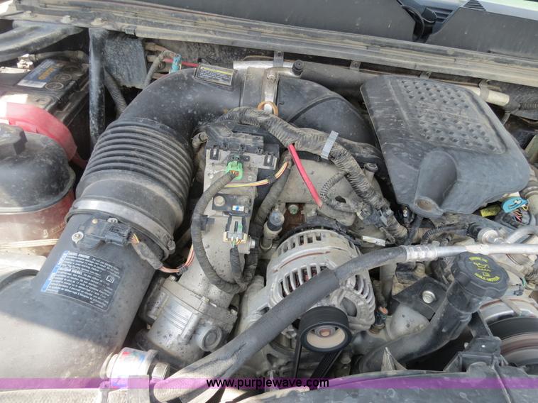 image for item I9542 2008 GMC Sierra 3500HD Crew Cab flatbed truck