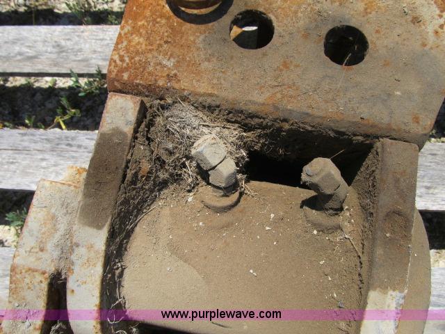 image for item AC9366 Mower deck hydraulic swivel