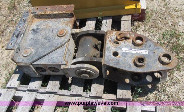 image for item AC9367 Mower deck hydraulic swivel