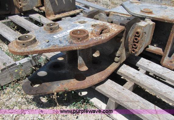 image for item AC9367 Mower deck hydraulic swivel