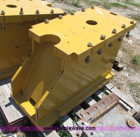 image for item AC9368 John Deere 772D motor grader push block